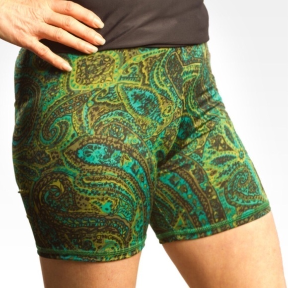 ๐ Paisley print compression athletic shorts - Picture 1 of 6